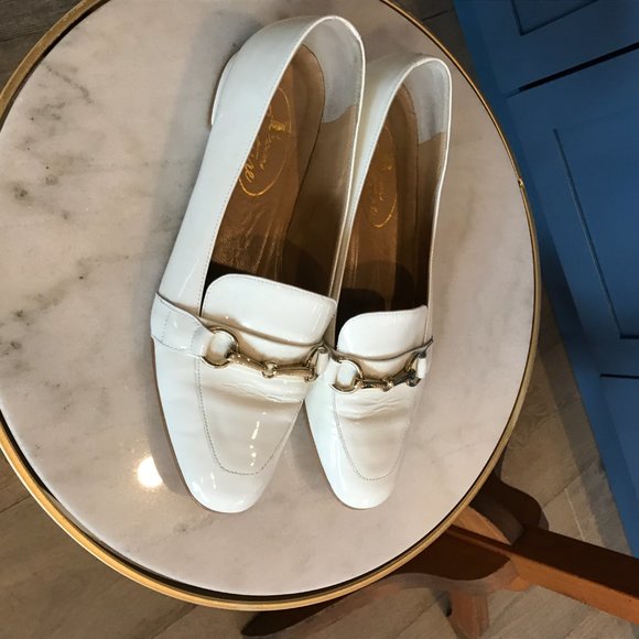 BROWNS WHITE LEATHER FLAT WITH GOLD BUCKLE - Picture 2 of 4